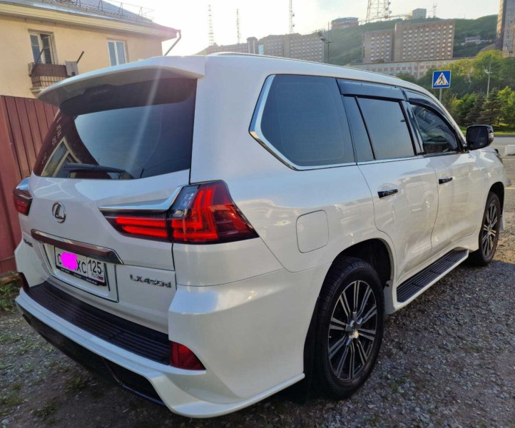 Lexus LX450D