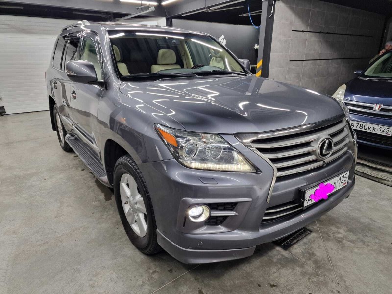 Lexus LX570