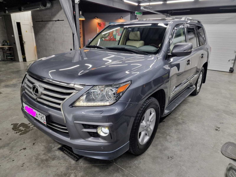 Lexus LX570