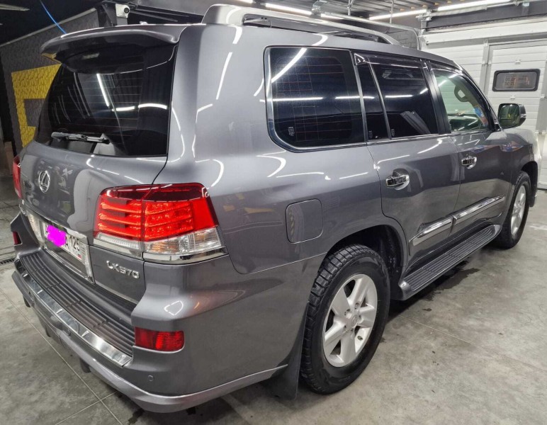 Lexus LX570